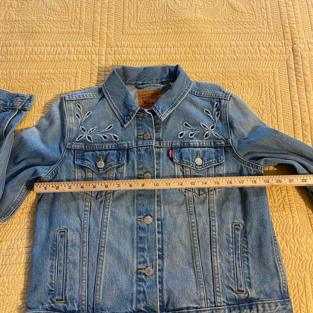 LEVI's STRAUSS JEAN JACKET FLORAL LASER CUT Large Cropped Trucker - Picture 12 of 14